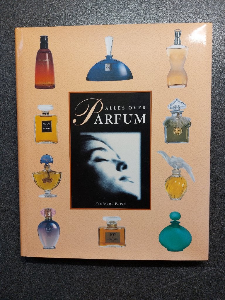 Boek over parfum, Boeken, Fabienne Pavia, Ophalen of Verzenden, Zo goed als nieuw, Overige onderwerpen