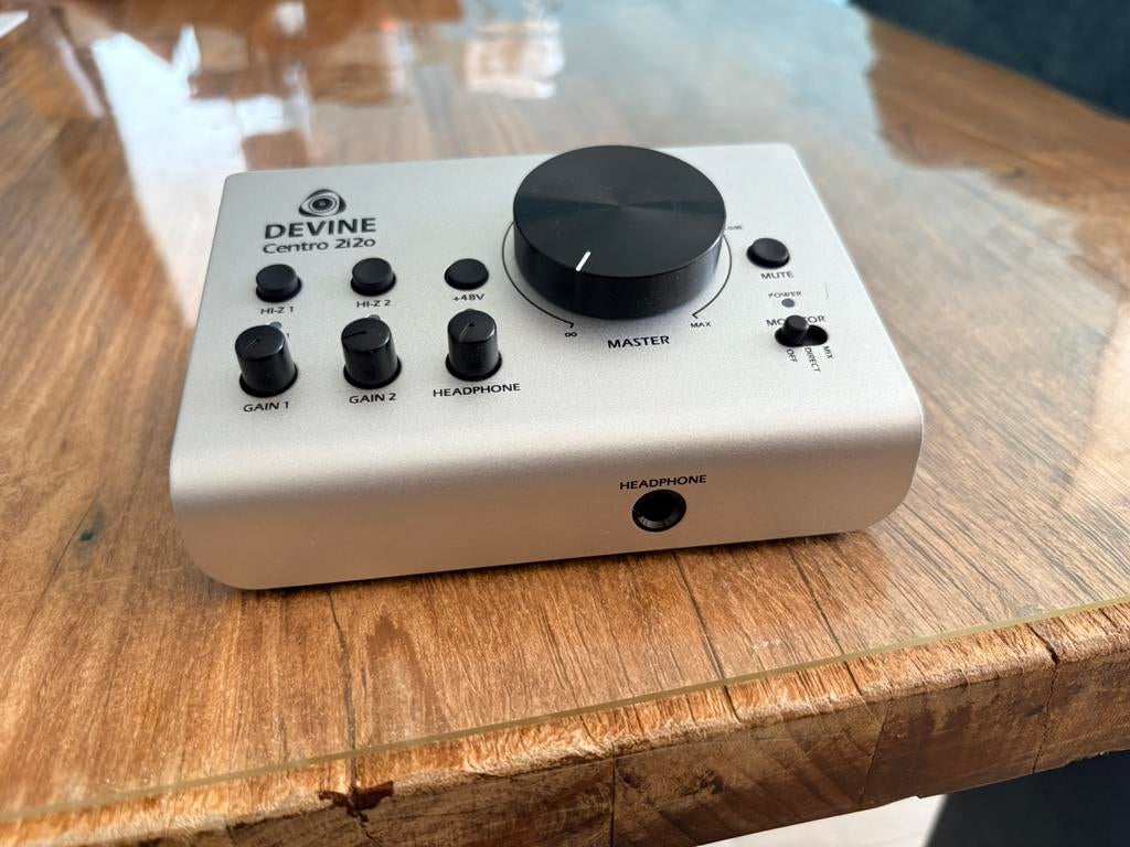 DEVINE Centro 2i2o, Muziek en Instrumenten, Ophalen, Zo goed als nieuw