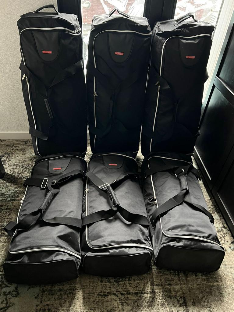 Carbags / reistassen set Opel astra sports tourer, 30 cm of meer, Gebruikt, Zwart, Wieltjes