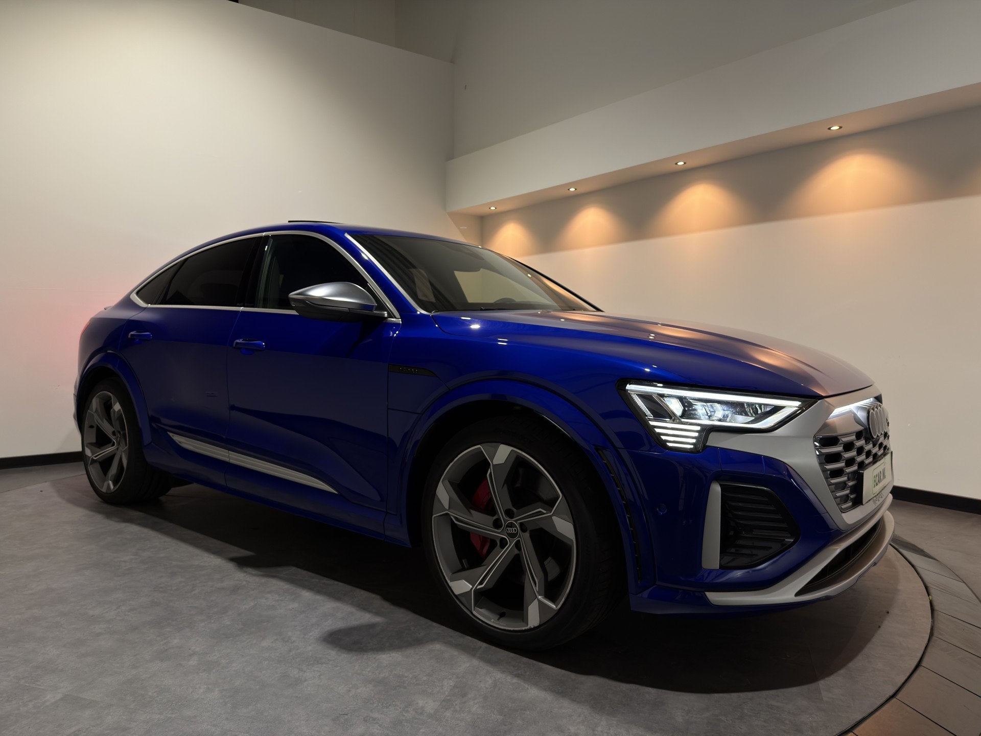 Audi SQ8 Sportback e-tron SQ8 115 kWh | Valcona Leder | Pano, Auto's, Audi, Automaat, 2625 kg, Gebruikt, Met garantie (alle)