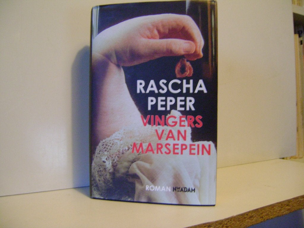 Vingers van marsepein.Roman van Rascha Peper uit 2008, Ophalen of Verzenden, Zo goed als nieuw, Nederland, Rascha Peper