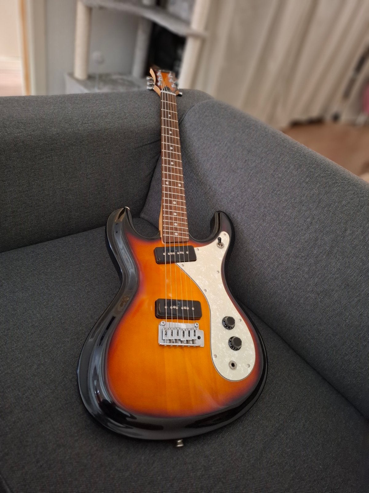 Aria Diamond 60s Reissue - Zeer goede gitaar, nieuwstaat, Ophalen, Zo goed als nieuw, Solid body, Overige merken