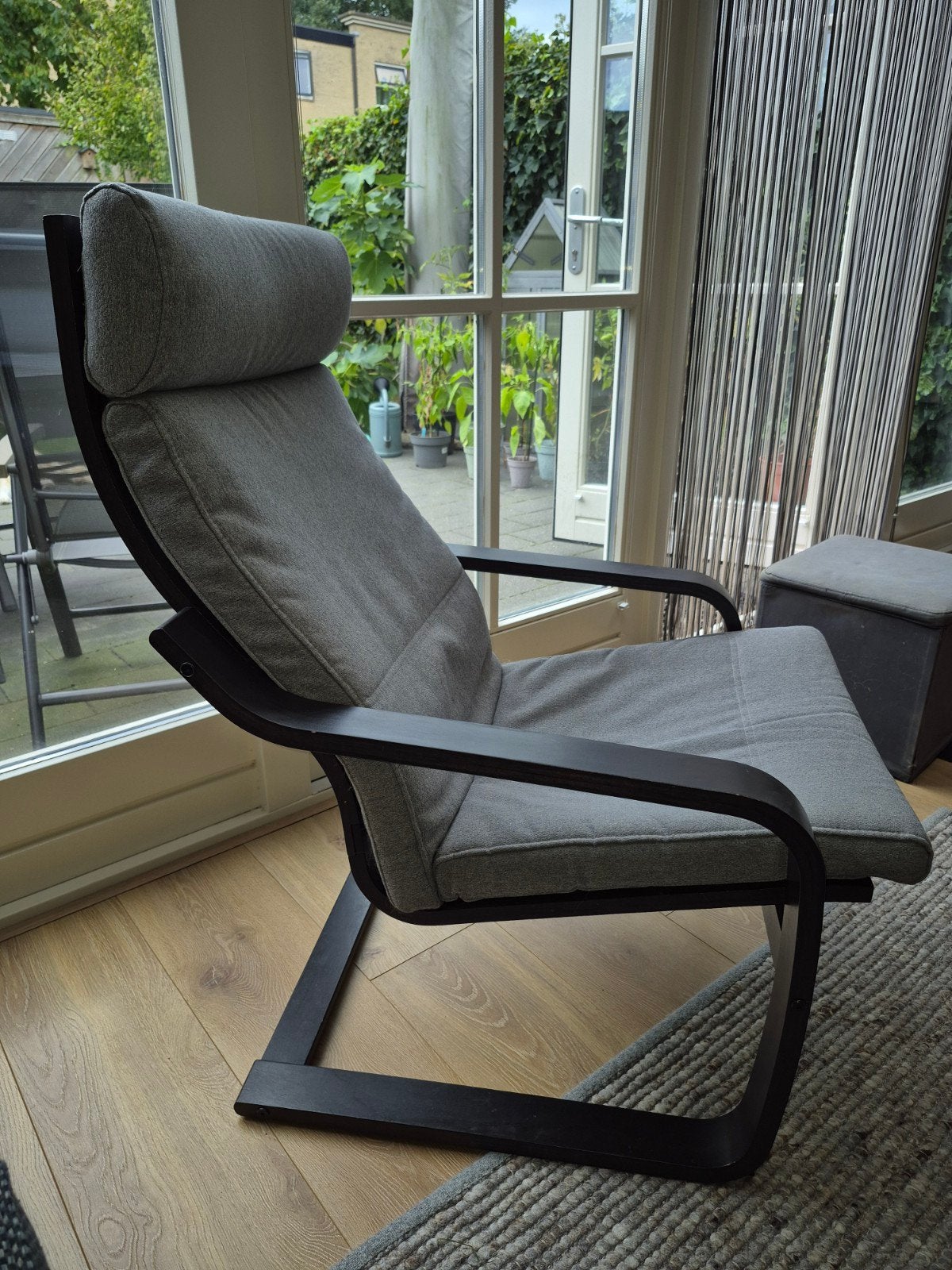 Ikea Poäng stoel met grijze kussens, Ophalen, Gebruikt, Modern, Comfortabel, Hout