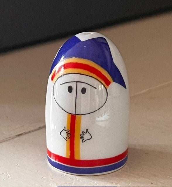 Arabia peper/zout strooier in Samikleding., Ophalen of Verzenden