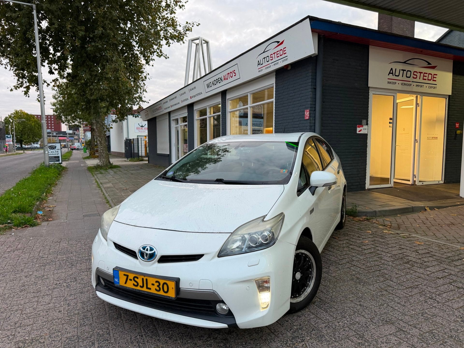 Toyota Prius 1.8 Plug-in Dynamic Business|NAP|APK|CRUISE|AIR, Euro 5, Gebruikt, Wit, Verwarmde buitenspiegels