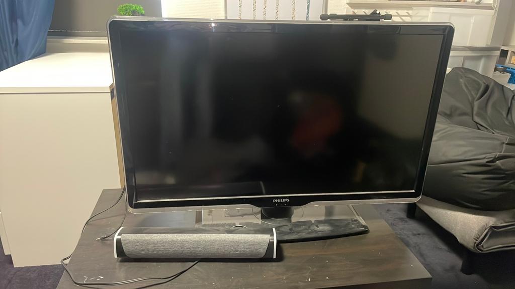 Philips televisie 60 x 40 cm met speaker/box, Ophalen, Philips, Gebruikt, LCD
