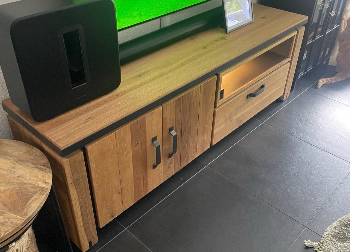 Farmland TV meubel, Ophalen, 150 tot 200 cm, Eikenhout, Zo goed als nieuw