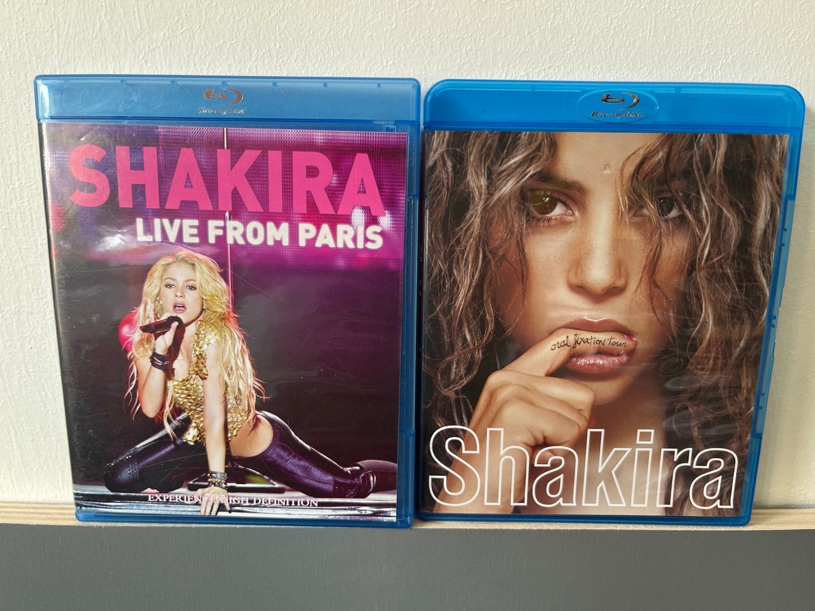 Shakira Live From Paris & Shakira (2 Blu-ray concerten), Muziek en Concerten, Gebruikt, Alle leeftijden, Nederlands