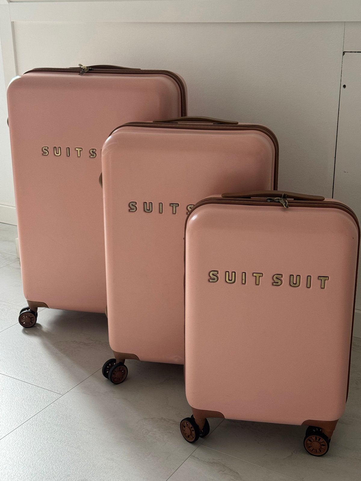 SUITSUIT koffer set - 3 stuks - Roze met gebruikerssporen, Ophalen, Gebruikt, Roze, Uitschuifbare handgreep