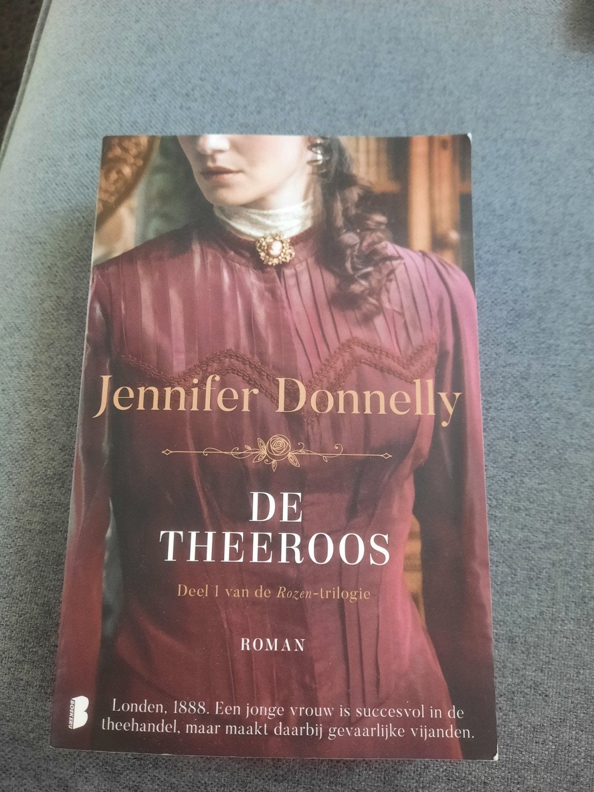 Jennifer Donnelly - De theeroos, Ophalen of Verzenden, Zo goed als nieuw, Jennifer Donnelly