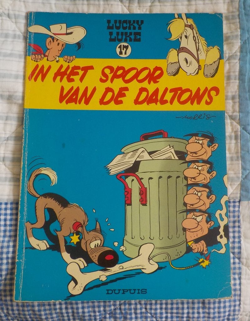 Lucky Luke 17 - In het spoor van de Daltons (Dupuis) 1973, Gelezen, Eén stripboek, Ophalen of Verzenden, Morris