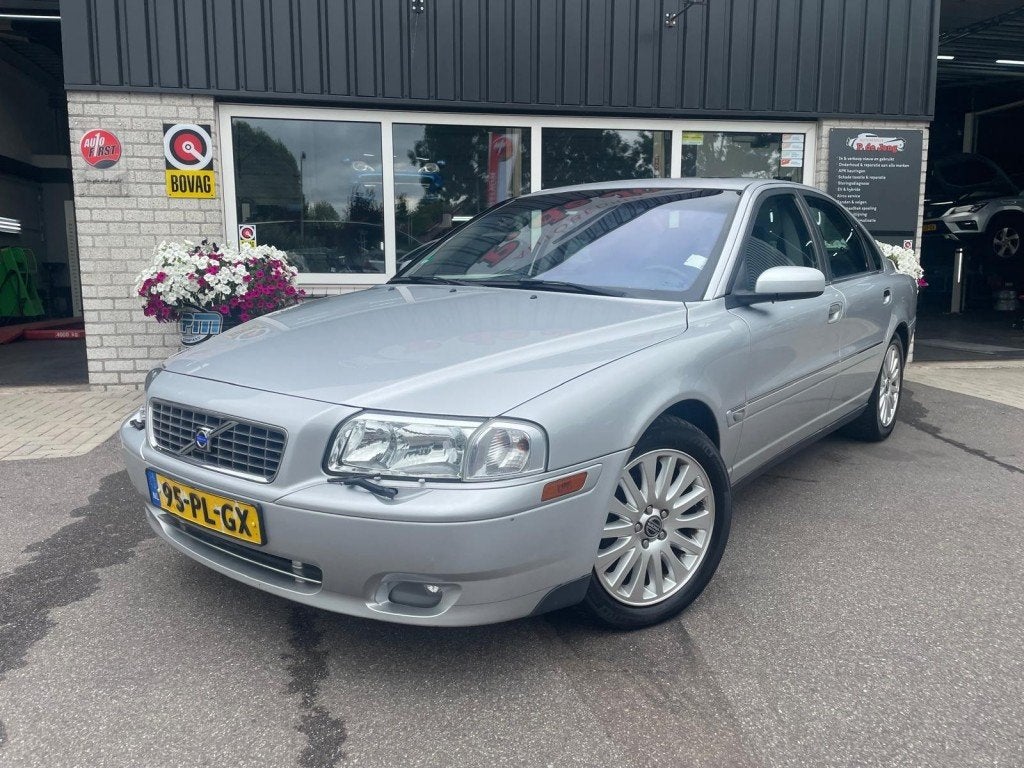 Volvo S80 2.4 MOMENTUM Trekhaak Leder Schuifdak Parkeersenso, Auto's, Voorwielaandrijving, Bedrijf, 1439 kg, Sedan