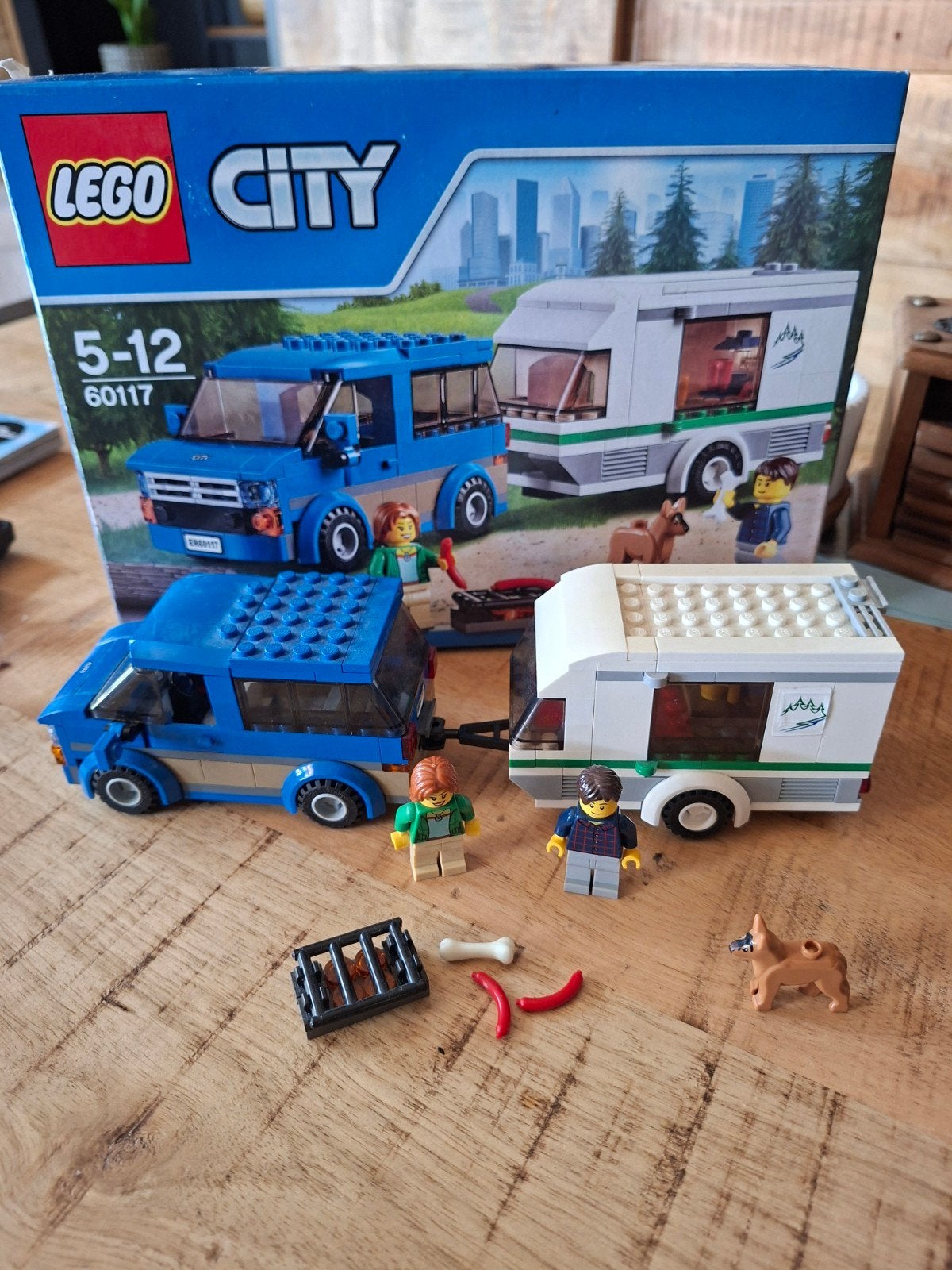 lego 60117 auto met caravan met boekjes en doos, Ophalen of Verzenden, Zo goed als nieuw, Lego