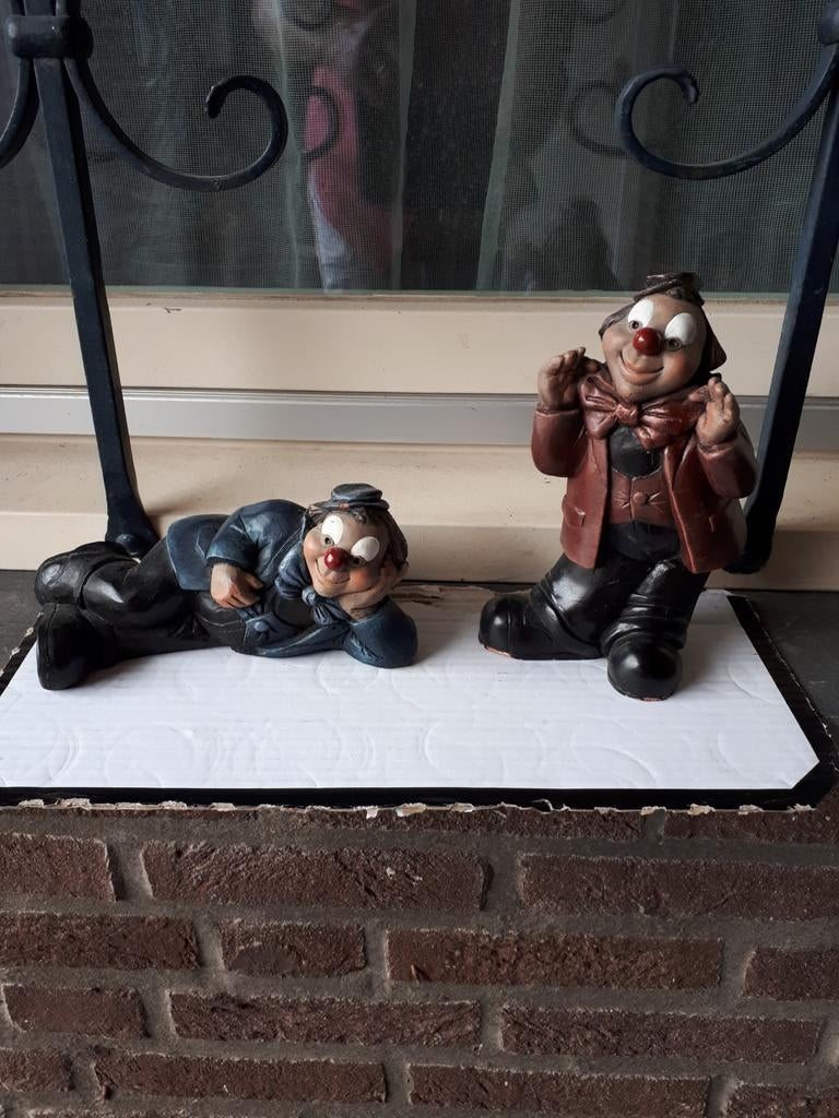 Twee vrolijke clown beelden, 26cm hoog, Verzamelen, Beelden en Beeldjes, Ophalen of Verzenden, Gebruikt, Mens