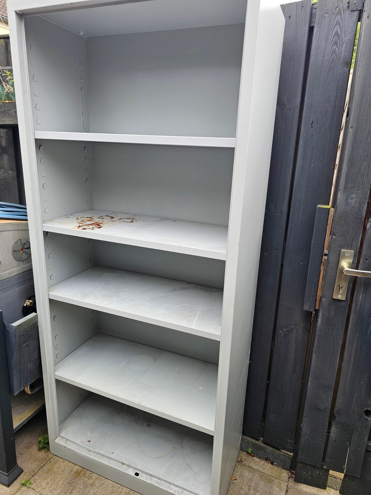 Metalen kast met planken - Grijs, Huis en Inrichting, Kasten | Boekenkasten, Ophalen, Met plank(en), Gebruikt, 50 tot 100 cm