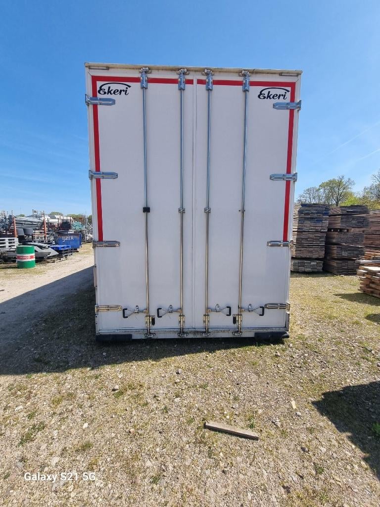 Ekeri kastopbouw met zijopening, Ophalen