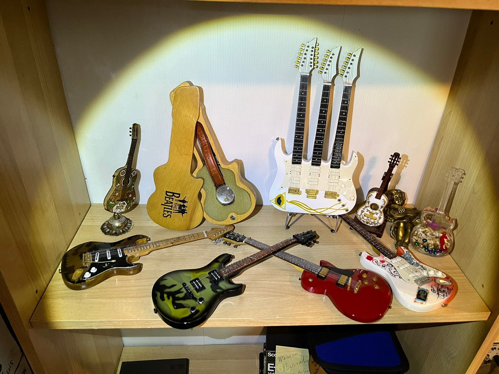 Miniatuur gitaartjes, Verzamelen, Muziek, Artiesten en Beroemdheden, Ophalen, Pop, Beeldje of Miniatuur