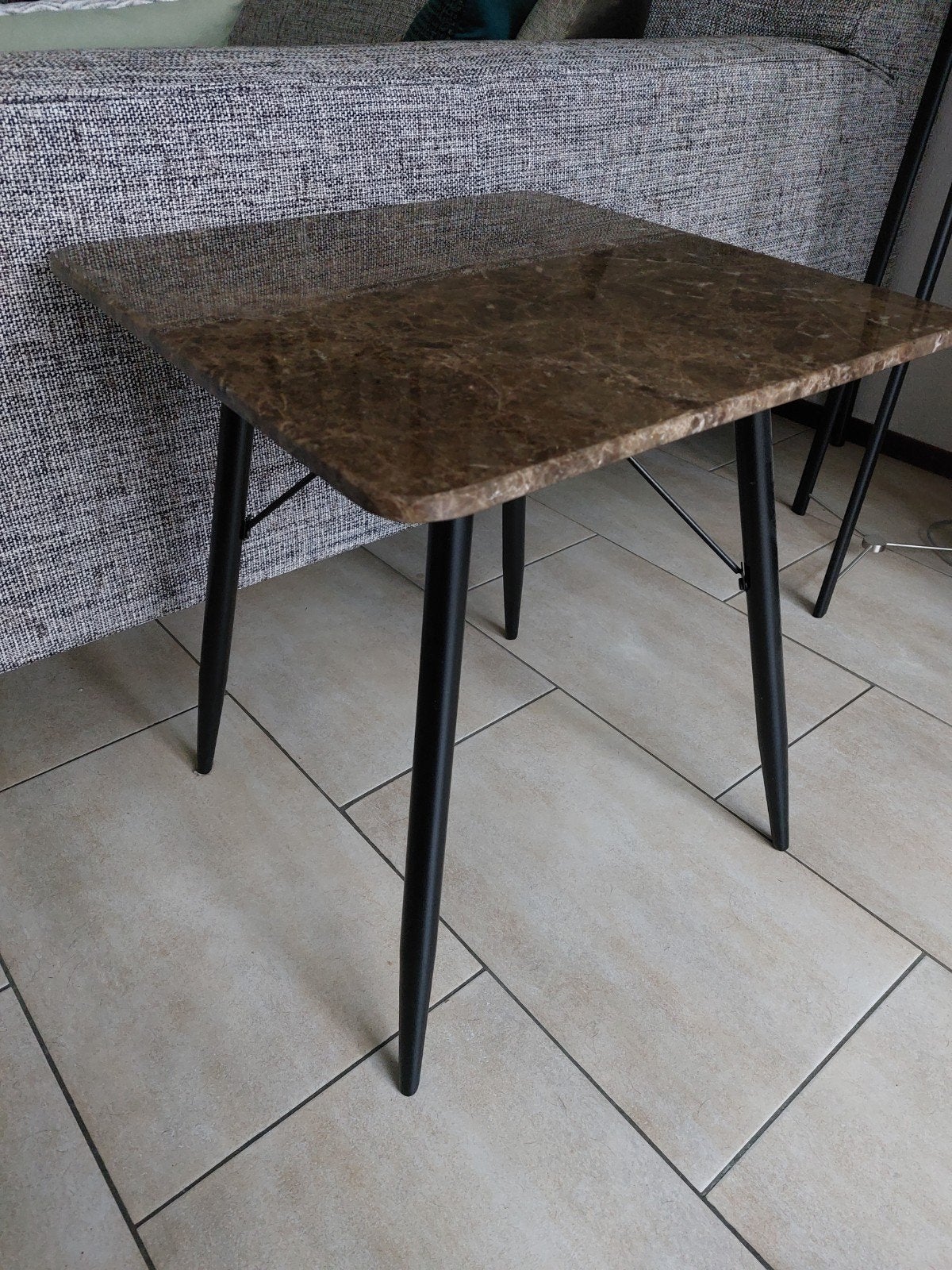 Bijzettafel met marmer blad en zwarte poten, Overige materialen, Gebruikt, Vierkant, 55 tot 75 cm