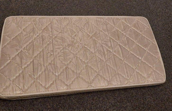 Ledikant matras, aerosleep dekje + laken, aankleedkussen, Ophalen of Verzenden, Zo goed als nieuw, Ledikant