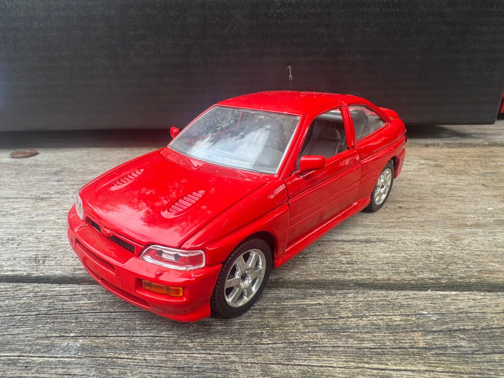 1:24 Ford Escort RS Cosworth Maisto Rood, Ophalen of Verzenden, Gebruikt, Auto, Maisto