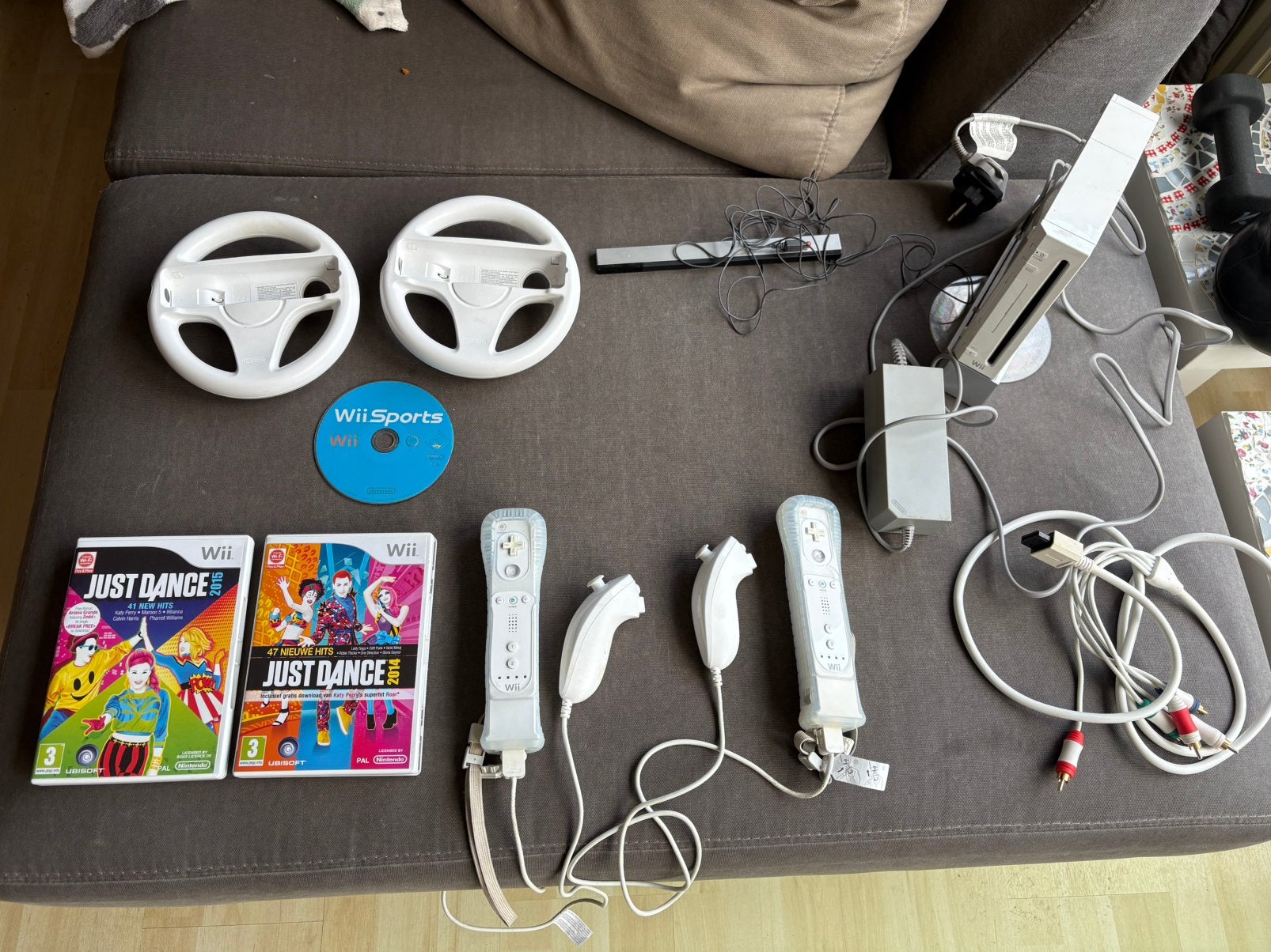 Wii met veel extra’s, Ophalen, Zo goed als nieuw, Met 2 controllers