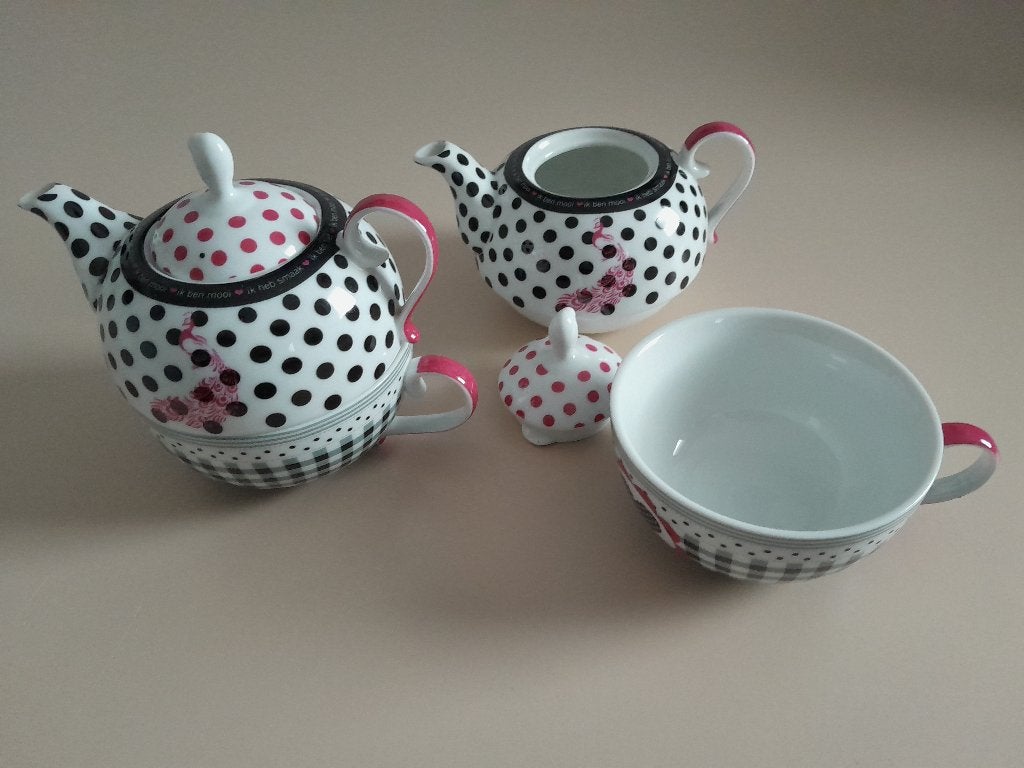 Eenpersoons theepotjes met stippeltjes, 2 stuks., Overige merken, Ophalen of Verzenden, Zo goed als nieuw, Theepot
