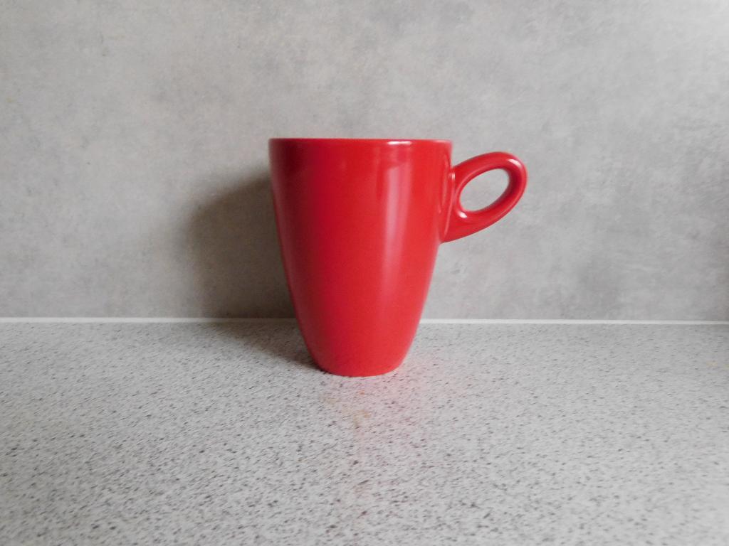 Mok 200 ml. Rood Alta Walküre, Huis en Inrichting, Ophalen of Verzenden, Zo goed als nieuw, Overige stijlen, Kop(pen) en/of Schotel(s)