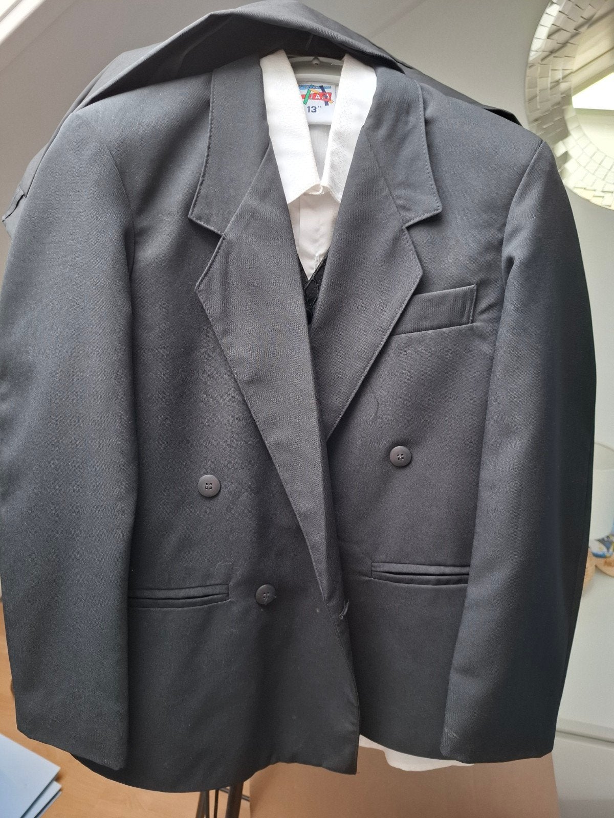 Nette zwarte blazer, broek en gilet voor jongen, Ophalen of Verzenden, Zo goed als nieuw, Onbekend, Jongen
