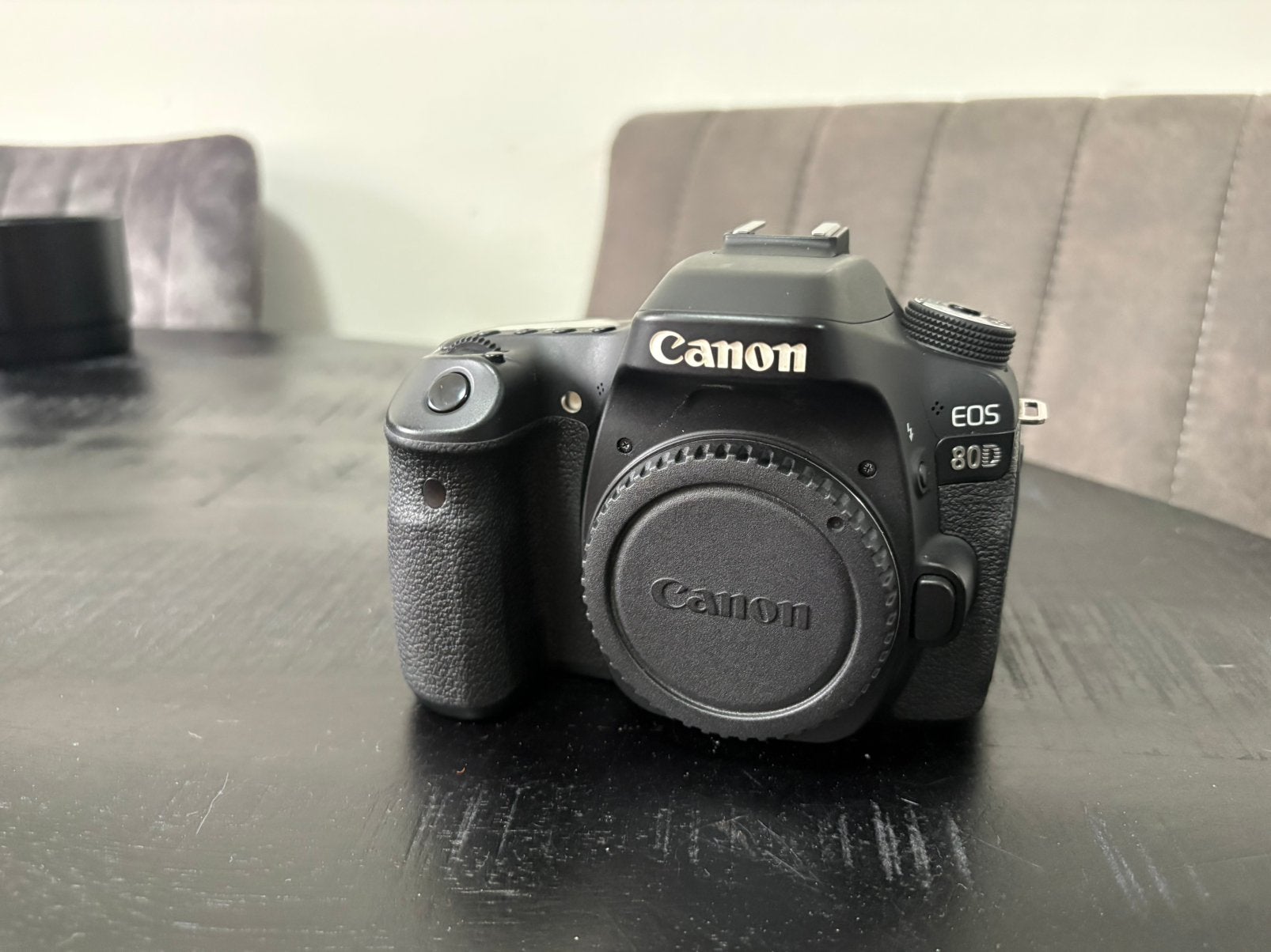 Canon EOS 80D Body (24.2 MP) In Doos Lage Clicks, Audio, Tv en Foto, Fotocamera's Digitaal, Ophalen of Verzenden, Zo goed als nieuw