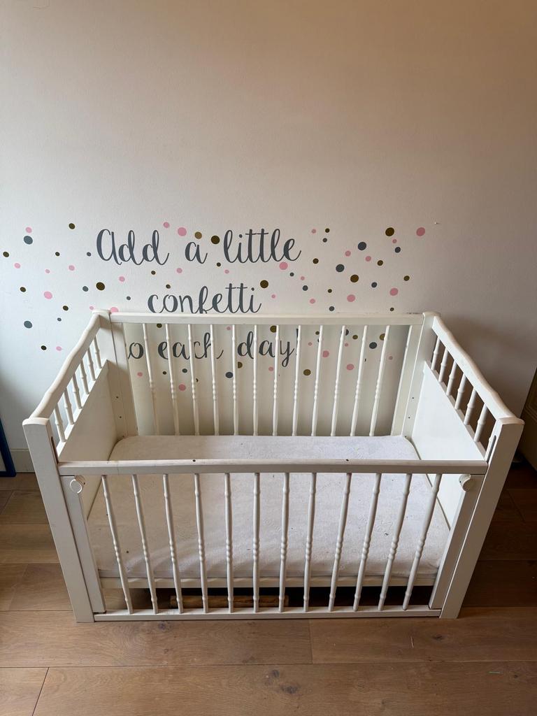 Vintage ledikant met verstelbare zijkant en lattenbodem, Kinderen en Baby's, Gebruikt, Minder dan 140 cm, Minder dan 70 cm, Ophalen