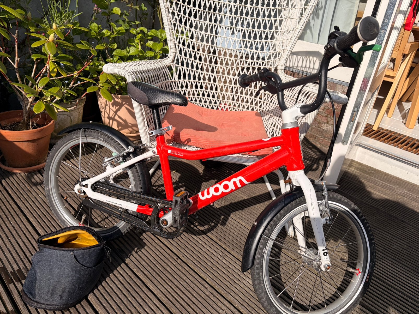 Fijne Woom 3, brandweer rood met tasje., Ophalen of Verzenden, Gebruikt, Velgrem, 16 tot 20 inch
