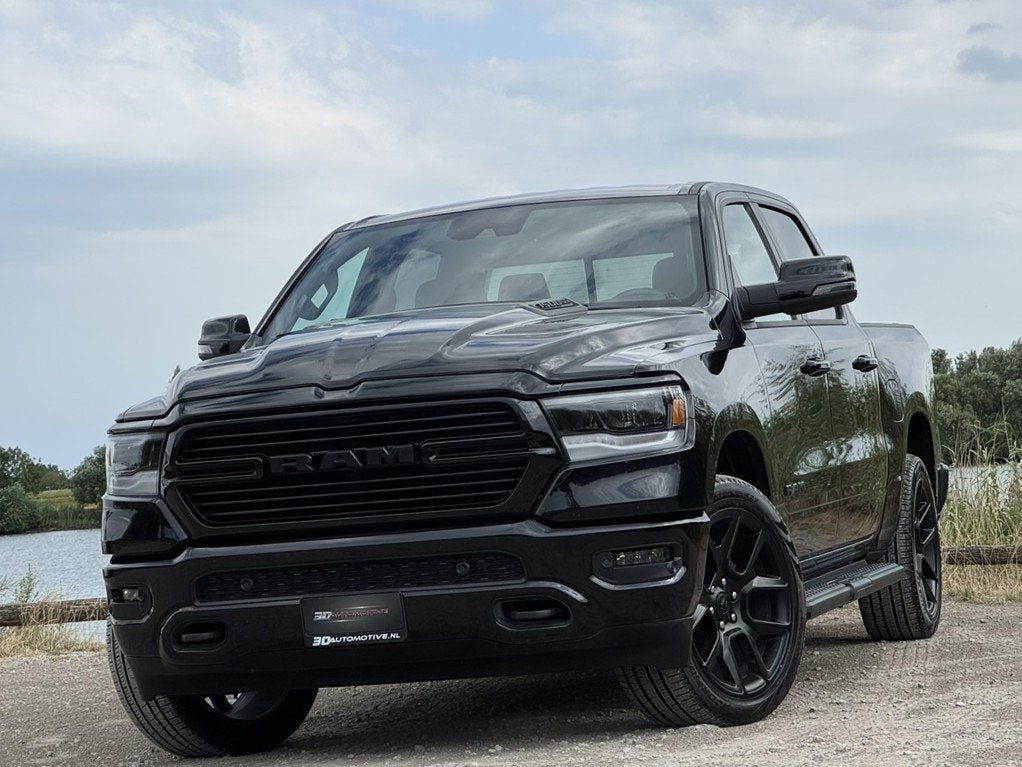 Dodge RAM 1500 LARAMIE NIGHT 5.7L V8, 1E EIG, LAGE BIJTELLIN, Auto's, Dodge, Automaat, Gebruikt, 5654 cc, Zwart