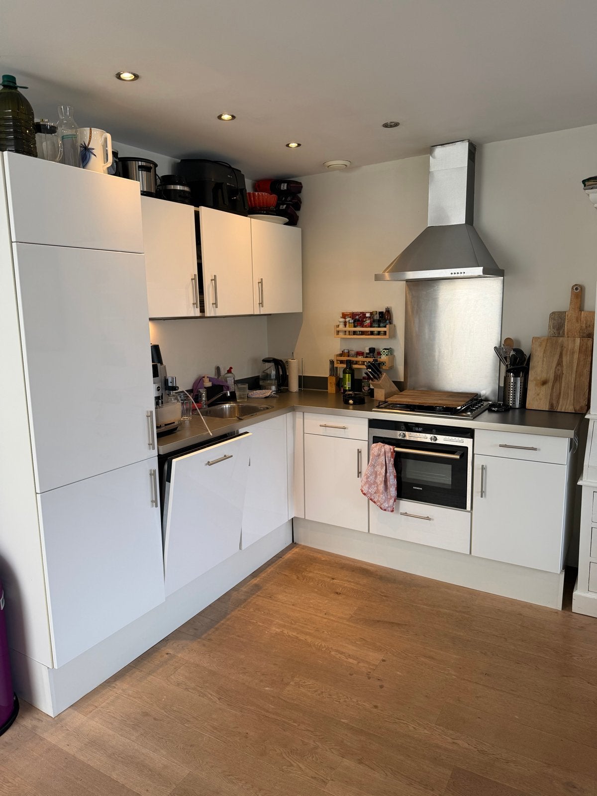 Witte hoekkeuken met apparatuur, Huis en Inrichting, Gebruikt, Wit, Hoekkeuken, Ophalen of Verzenden