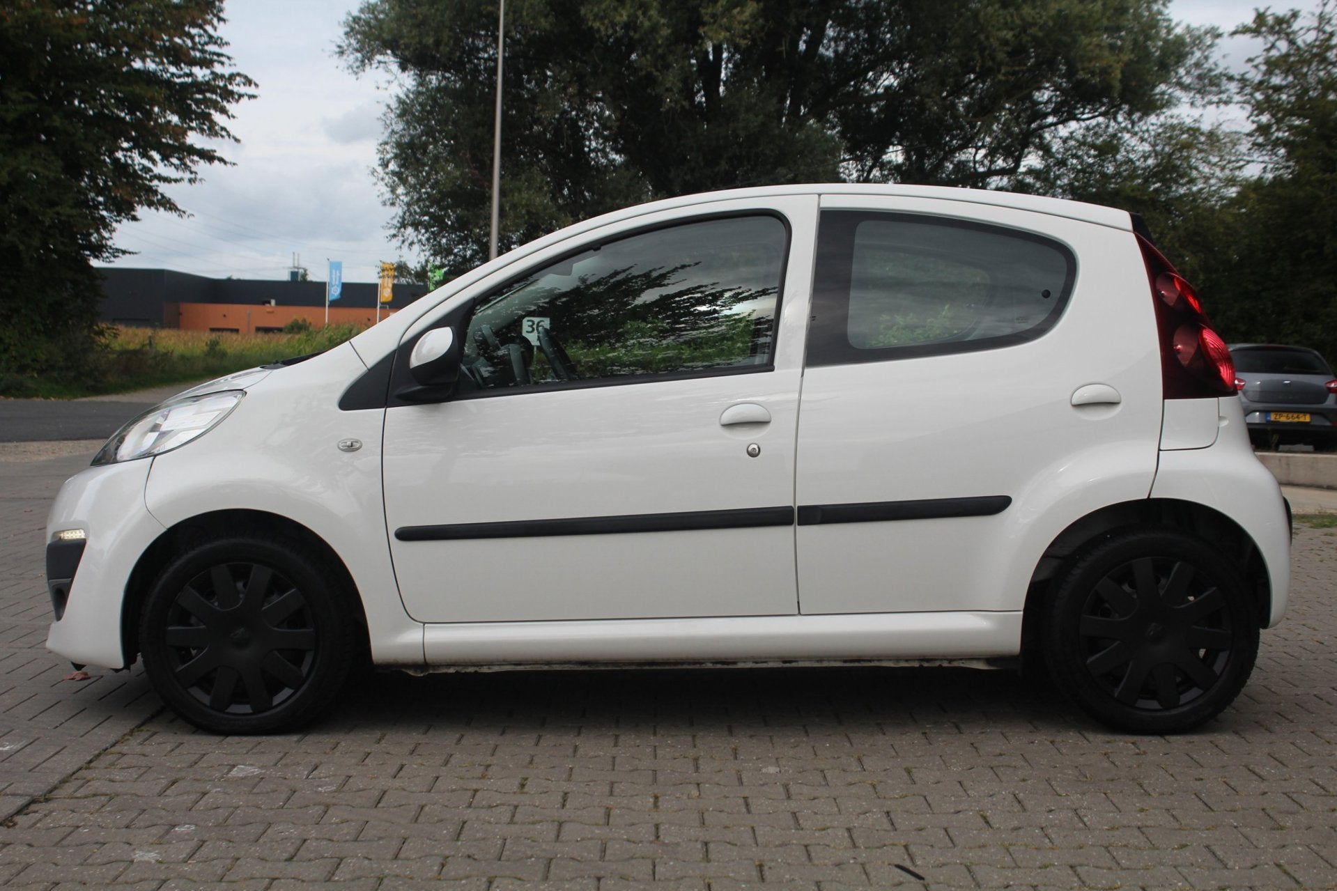 Peugeot 107 1.0 Active | Automaat | 5 Deurs | Airco | 87 DKM, Euro 5, Gebruikt, Zwart, 4 stoelen