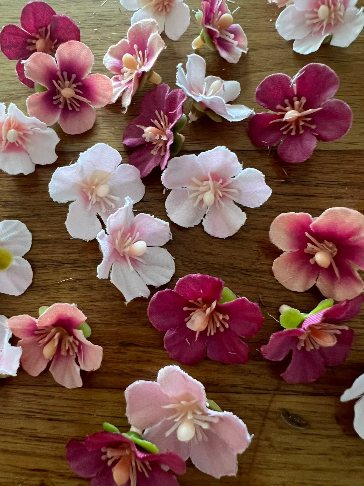 25 Kersenbloesem Bloemetjes Mix Roze/Oranje/Rozerood 2,5cm, Ophalen of Verzenden, Zo goed als nieuw