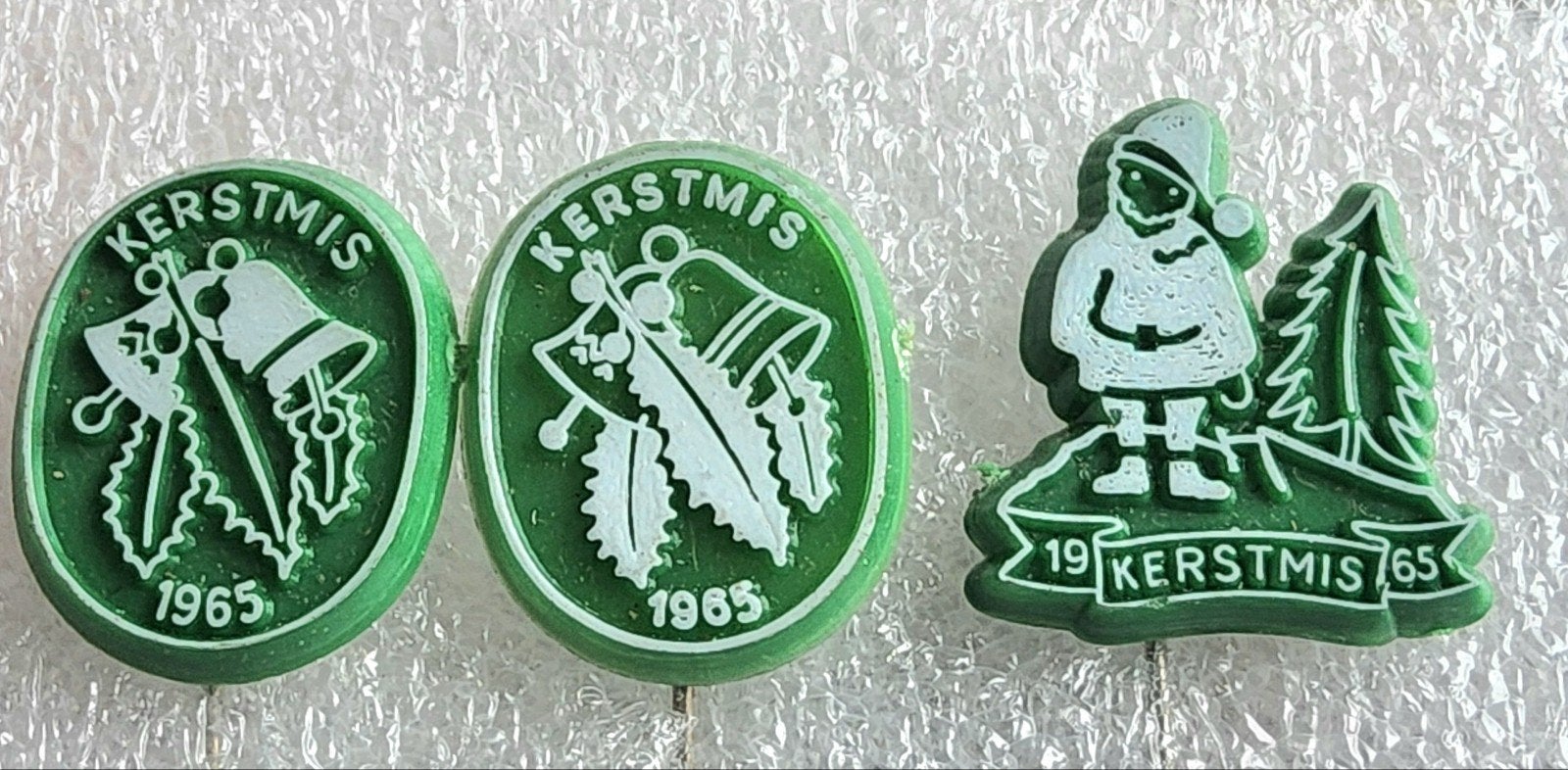 3 Vintage Kerstmis Speldjes 1965, Ophalen of Verzenden, Gebruikt, Overige onderwerpen, Speldje of Pin