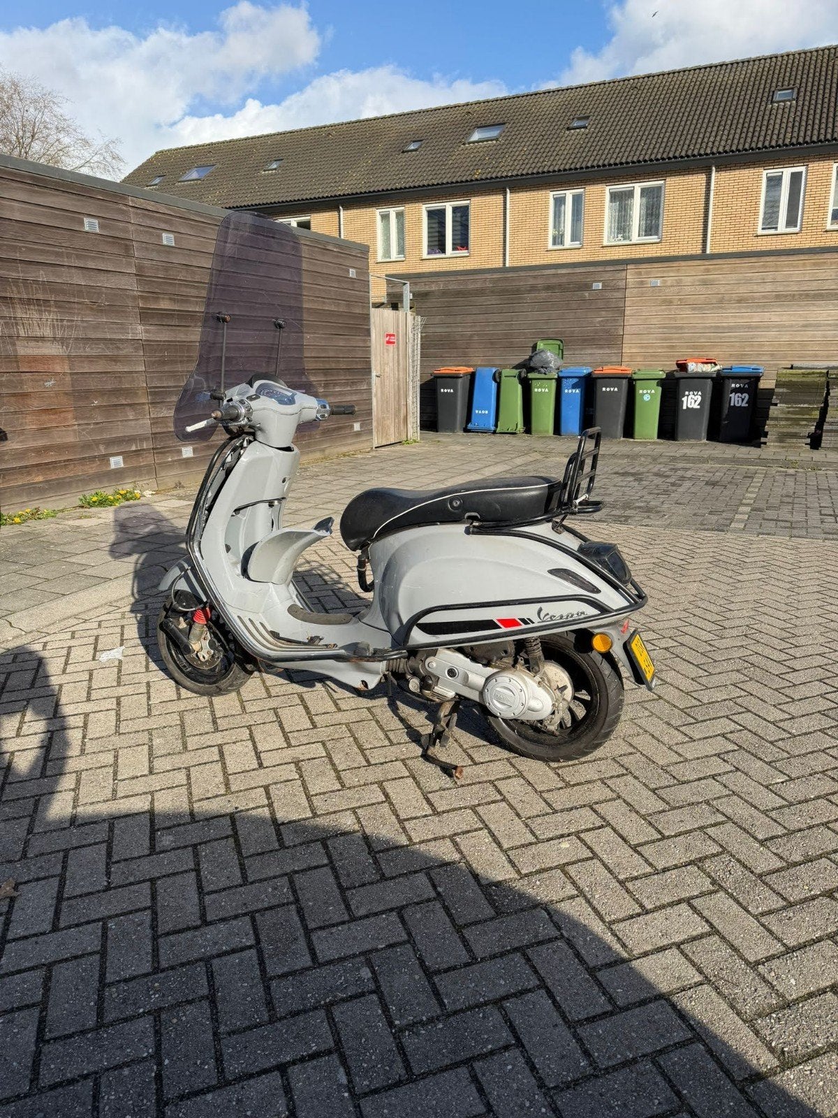 Vespa Sprint 50cc geel kenteken 2019 licht schadeNARDO GRiJS, Fietsen en Brommers, Ophalen, Gebruikt, Benzine