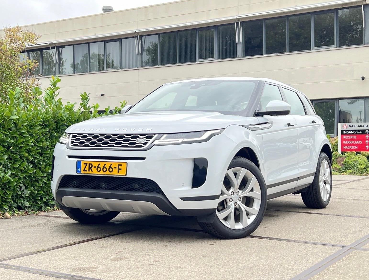 Land Rover Range Rover Evoque 2.0 P250 AWD R-Dynamic HSE |PA, Auto's, Dealer onderhouden, 4 cilinders, Wit, Bedrijf