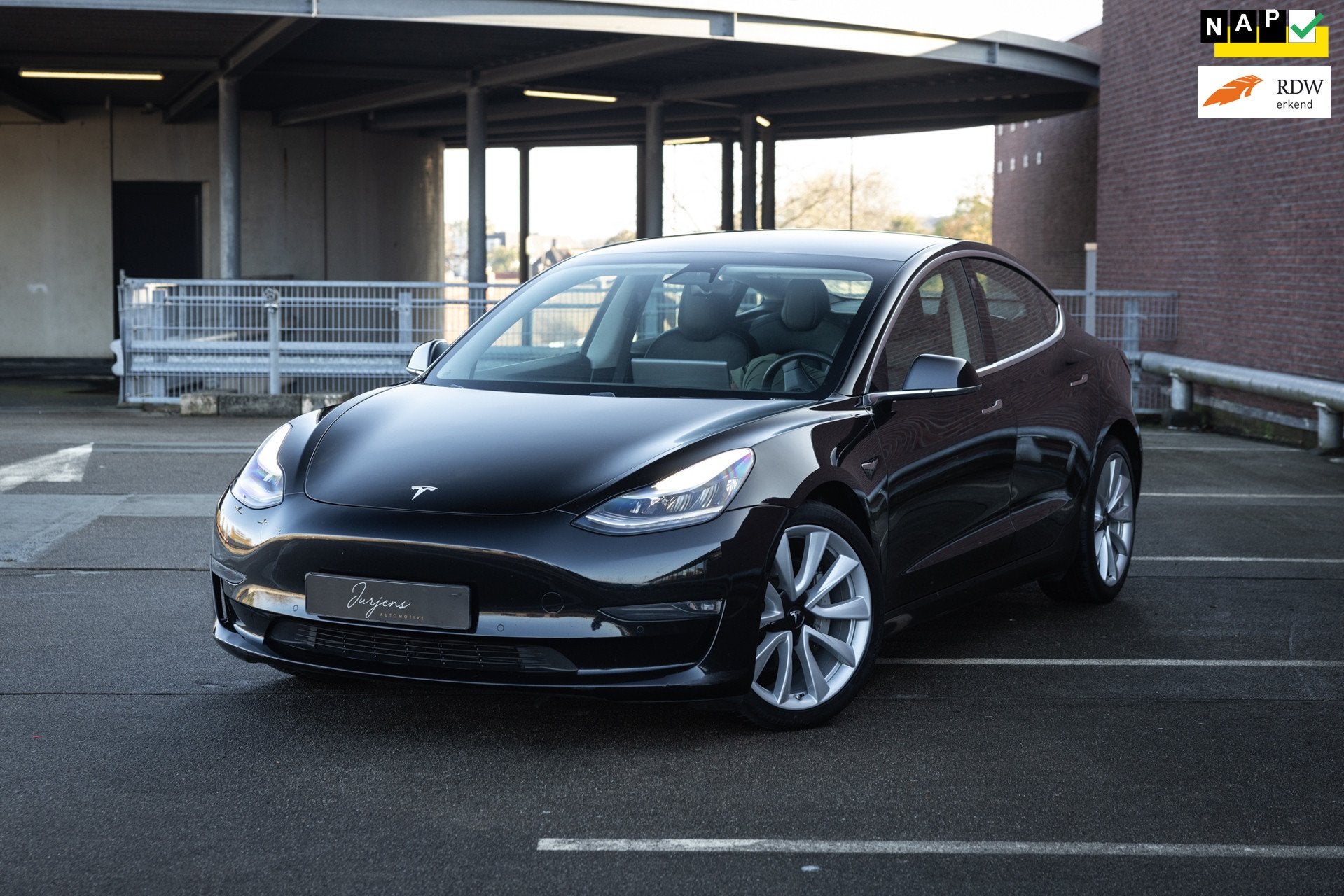 Tesla Model 3 Standard Plus (306pk) LFP | Performance velgen, Auto's, Automaat, Dealer onderhouden, Achterwielaandrijving, Gebruikt