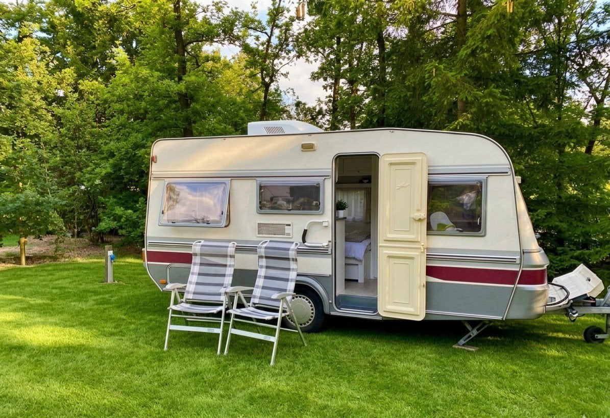Fendt caravan te koop,zie foto,zeer compleet,zonder voortent, Caravans en Kamperen, Caravans, Rondzit, Particulier, Fendt, Tot en met 4
