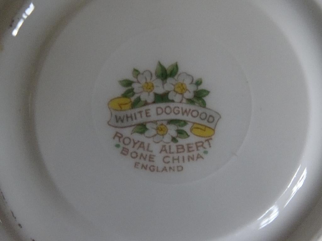 Kop-en-schotel, Royal Albert WHITE DOGWOOD, gaaf, Ophalen of Verzenden