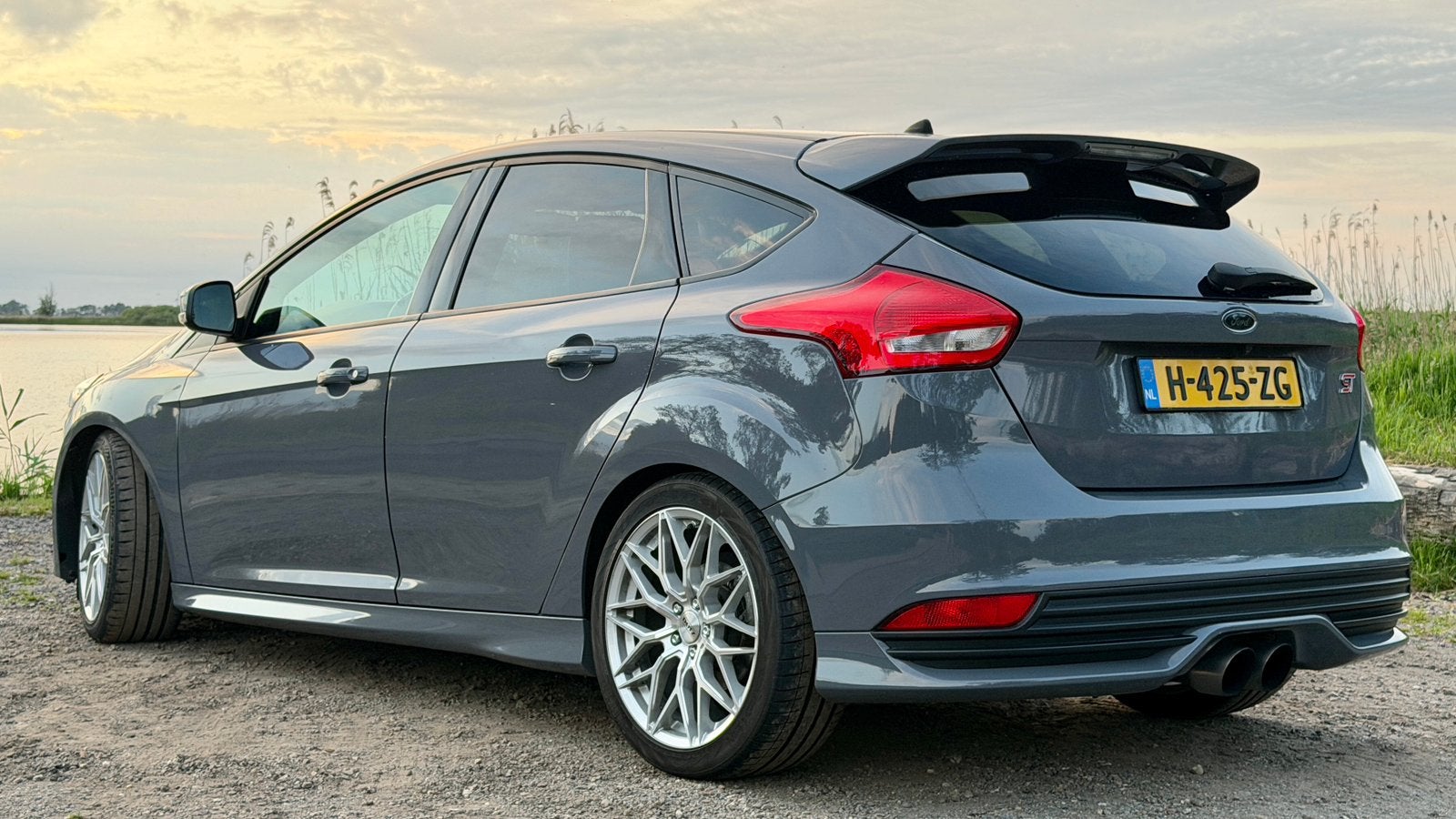 Ford Focus ST 2.0 Stealth grey, Milltek, perfecte staat!, Auto's, 15 km/l, Zwart, 4 cilinders, Handgeschakeld