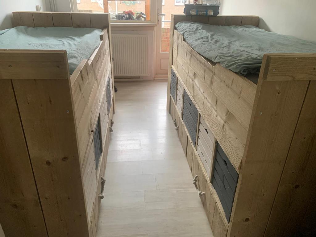 bed steigerhout met lades en bakken, 85 tot 100 cm, Lattenbodem, Ophalen of Verzenden, Zo goed als nieuw
