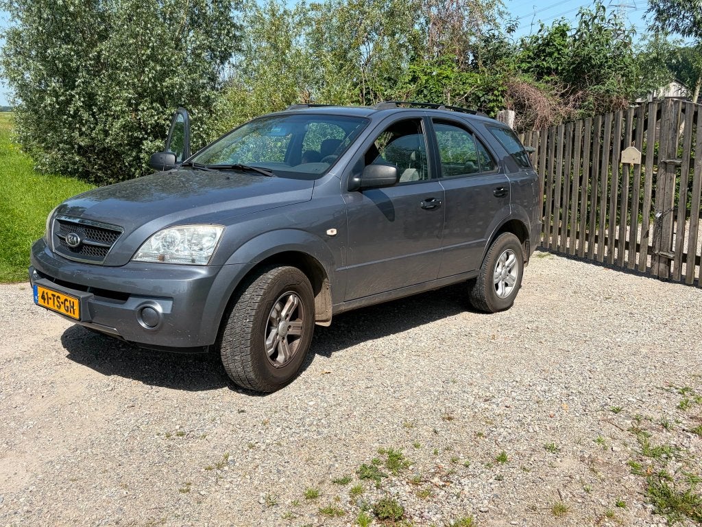 Kia Sorento 2.4 I 16V 2007 Grijs - sterke wagen, Auto's, Kia, Stof, Bluetooth, 4 cilinders, 138 pk