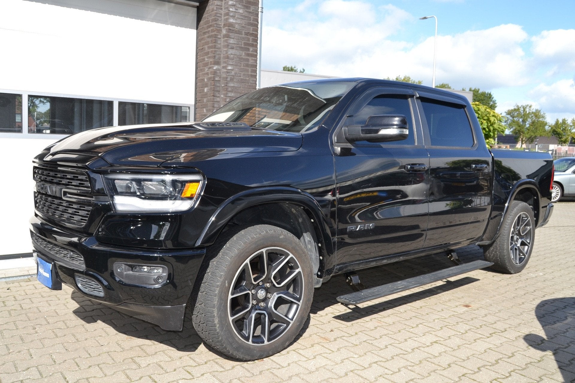 Dodge Ram 1500 5.7 V8 4x4 Crew Cab Laramie , Panoramadak, 12, Auto's, Gebruikt, 5654 cc, Zwart, Bedrijf