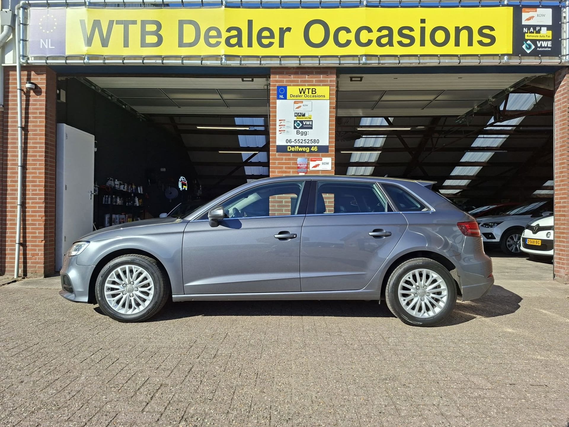 Audi A3 Sportback 30 TFSI Pro S-Line Autom, Trekhaak, Leder,, Auto's, Dealer onderhouden, Gebruikt, Leder, Bedrijf