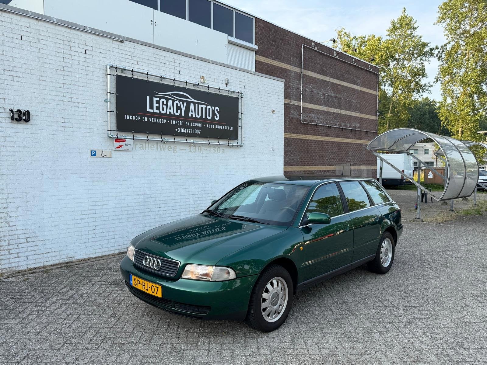 Audi A4 Avant 1.8 5V Advance - UNIEK - RIJDT & SCHAKELT GOED, Auto's, Gebruikt, Zwart, 4 cilinders, A4