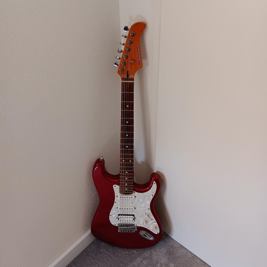 Stratocaster donkerrood, Ophalen of Verzenden, Zo goed als nieuw, Elektrisch, 6-snarig