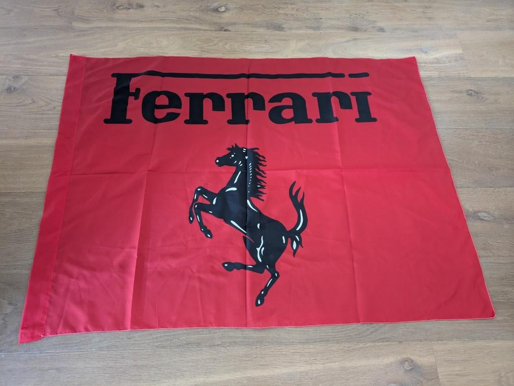 2 vlaggen en 1 sjaal van Ferrari, Ophalen of Verzenden, Zo goed als nieuw