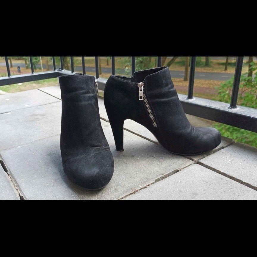 Leuke dameslaarsjes mt.40, Kleding | Dames, Schoenen, Ophalen of Verzenden, Gedragen, Zwart
